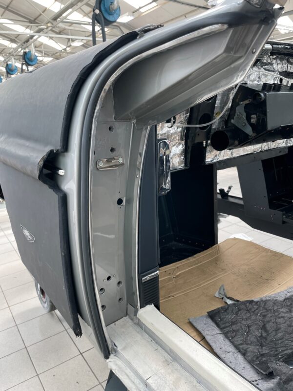 DB5 Inner Flange Door Finishers - Hinge Pillar (Pair) - Image 2