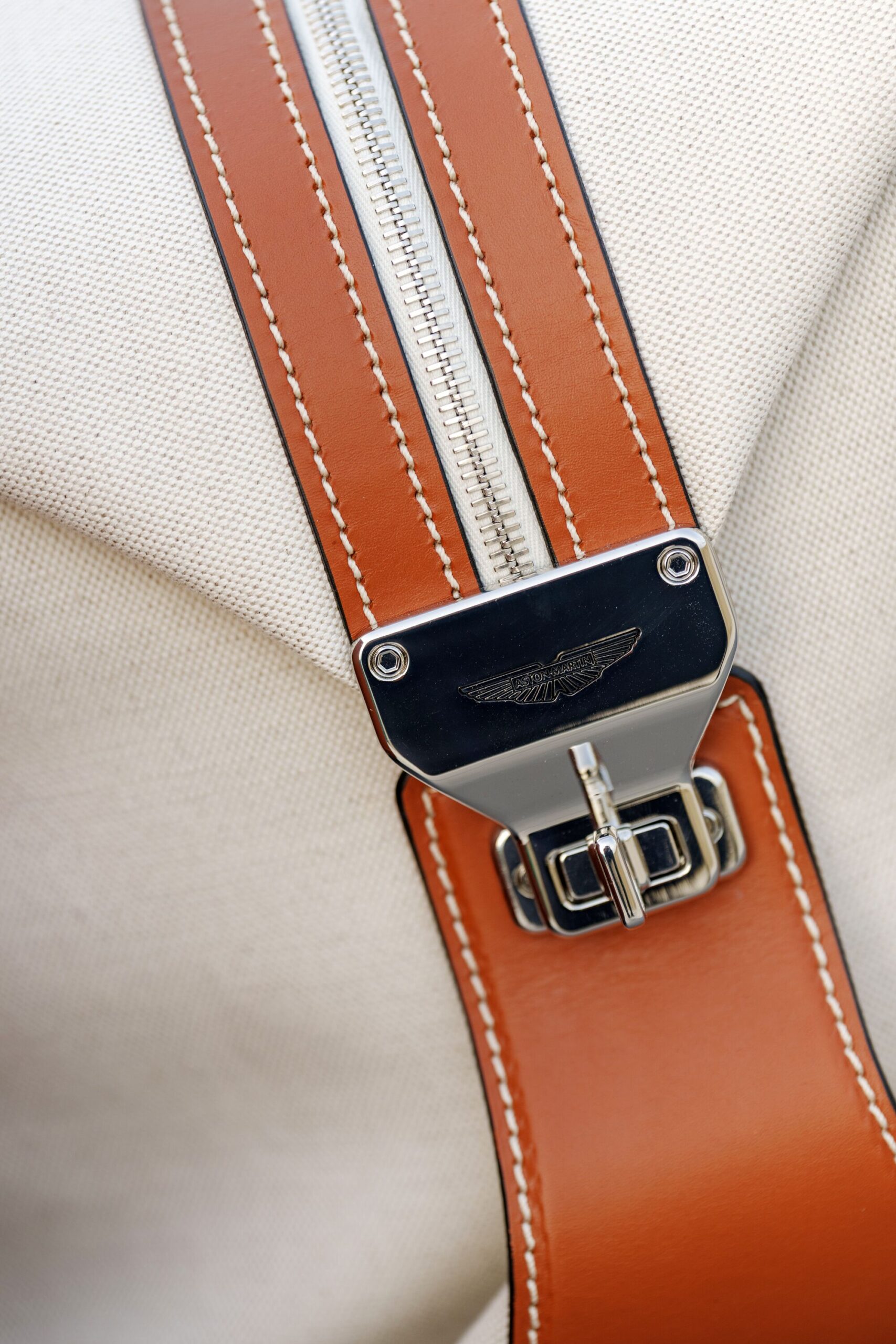 Aston Martin Small Cream & Tan Holdall - Image 2