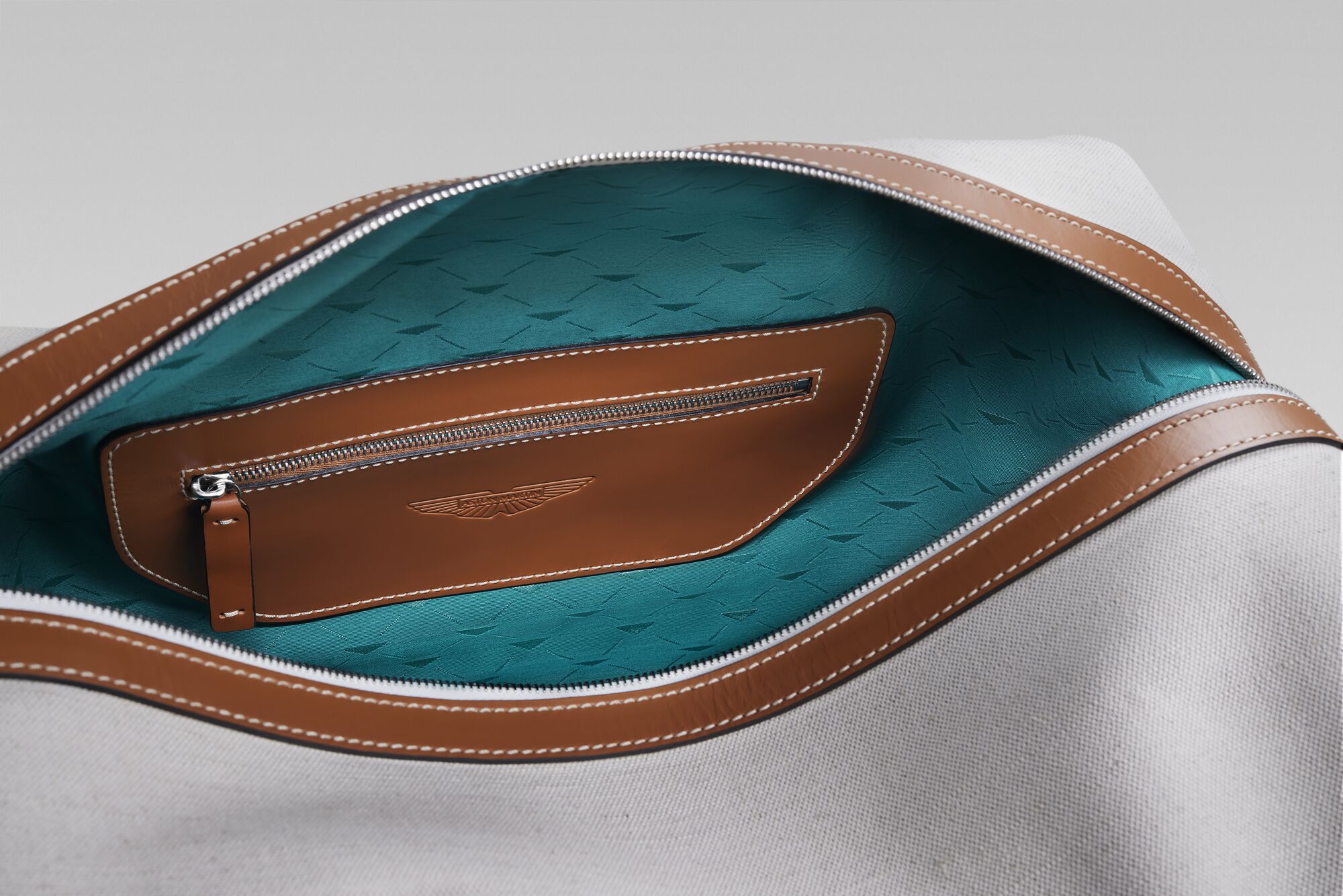Aston Martin Small Cream & Tan Holdall - Image 3