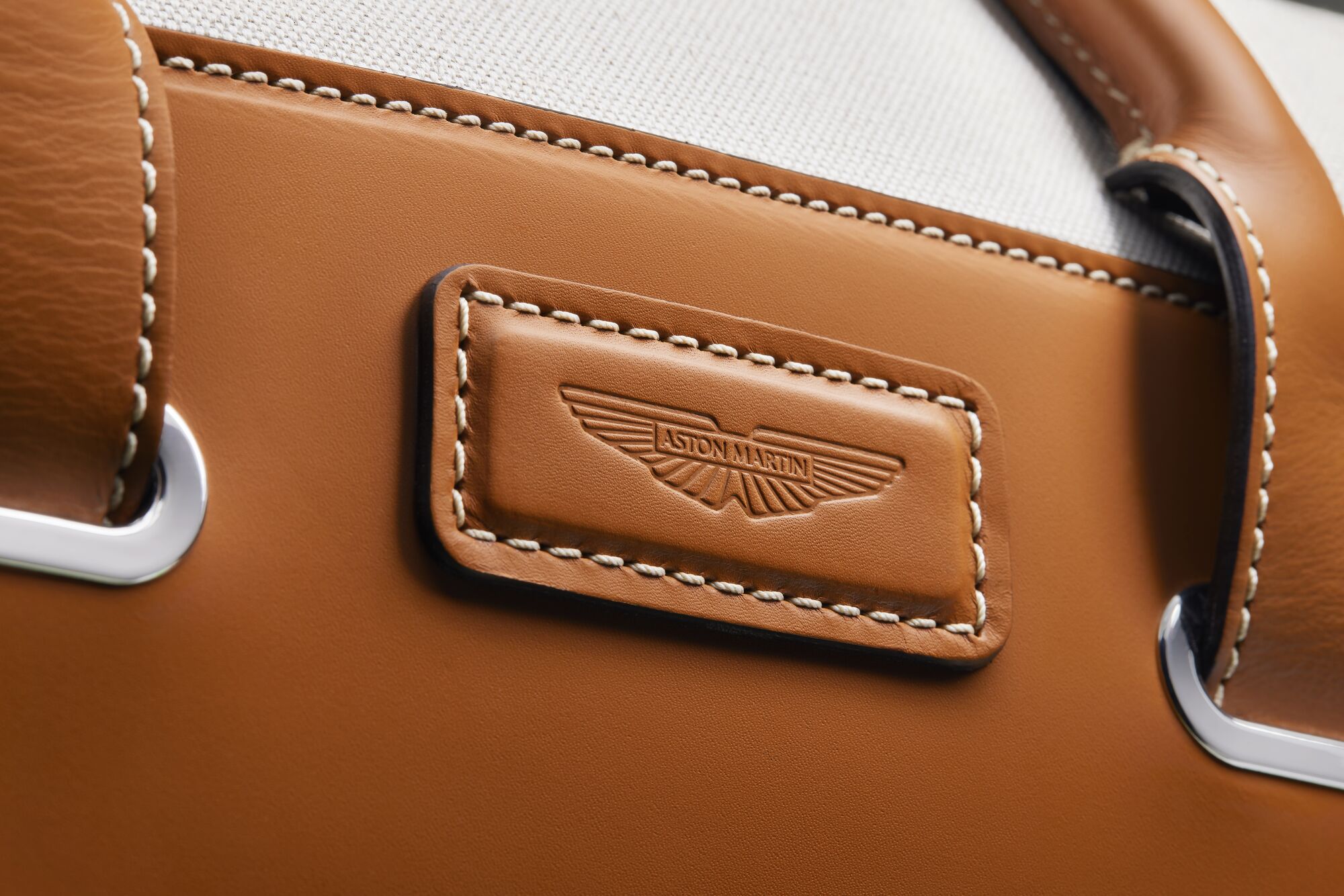Aston Martin Small Cream & Tan Holdall - Image 4